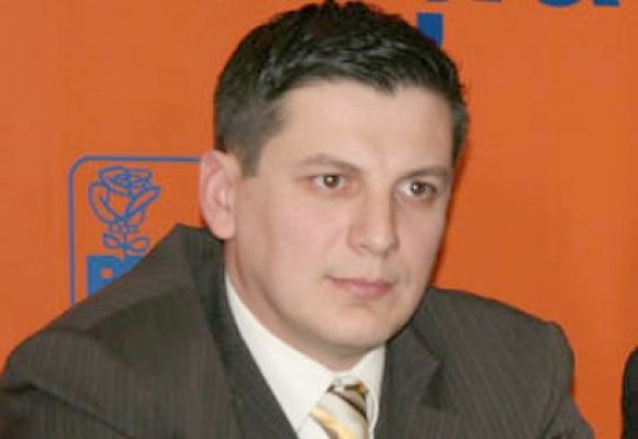Parlamentar PDL, reţinut pentru trafic de influenţă şi fals în înscrisuri